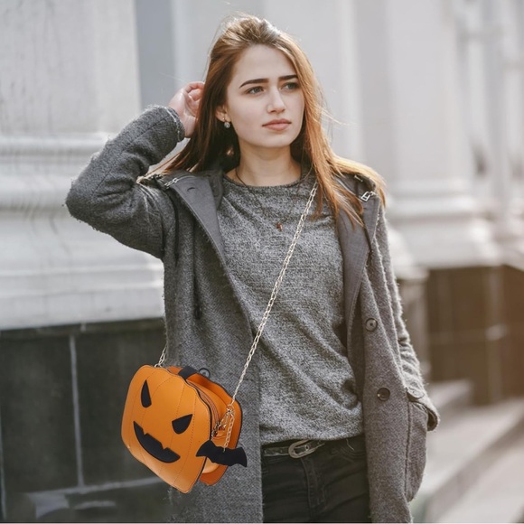 NEW! Pumpkin & Bat Halloween Jack-o’-lantern Crossbody Purse - Picture 13 of 14